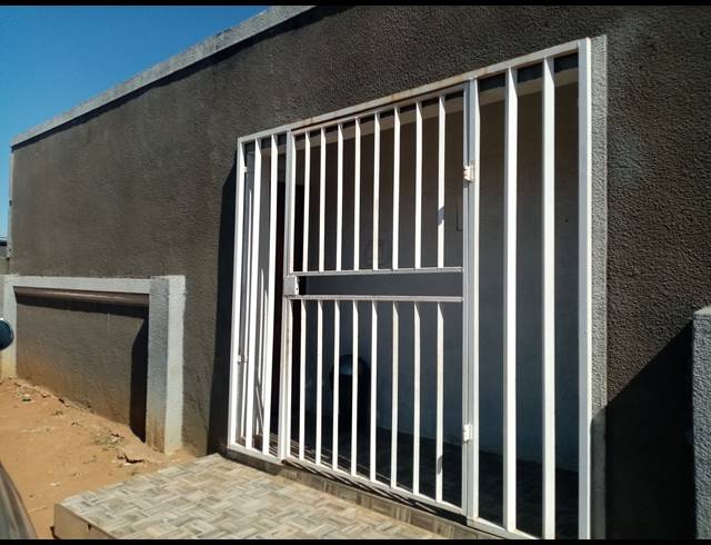 2 BEDROOM FREEHOLD FOR SALE IN WINDMILL PARK